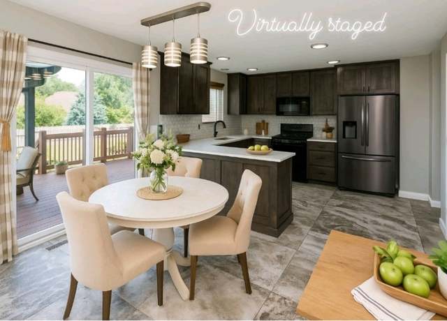 Property at 5928 NW 50th St, Johnston, IA 50131, 3 beds, 2.5 baths