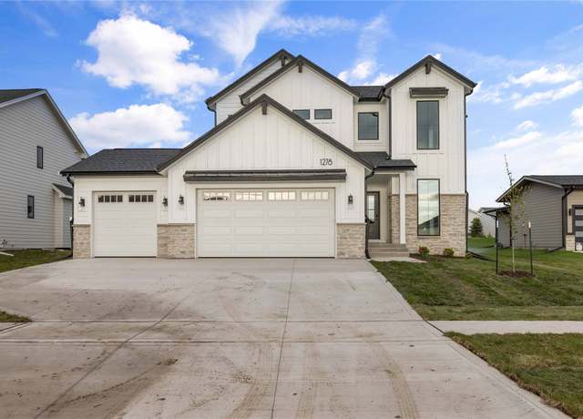 Property at 1278 S Radley St, West Des Moines, IA 50266, 5 beds, 3.5 baths