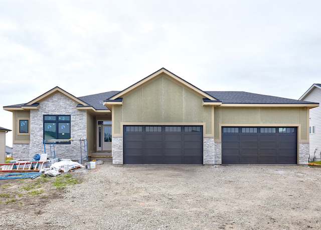 Property at 17400 North Valley Dr, Urbandale, IA 50323, 5 beds, 3 baths