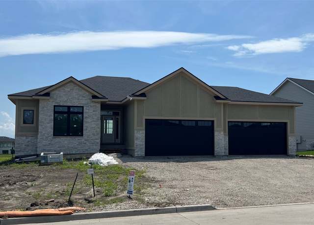 Property at 17400 North Valley Dr, Urbandale, IA 50323, 5 beds, 3 baths