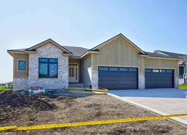 Property at 17400 North Valley Dr, Urbandale, IA 50323, 5 beds, 3 baths