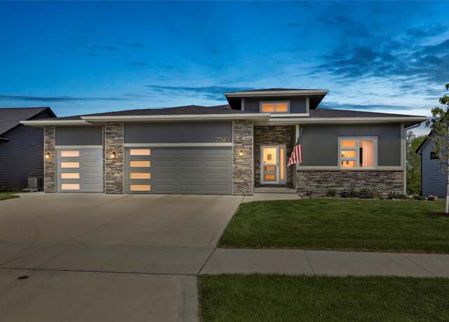 Property at 2308 N 9th Ct, Indianola, IA 50125, 5 beds, 3 baths