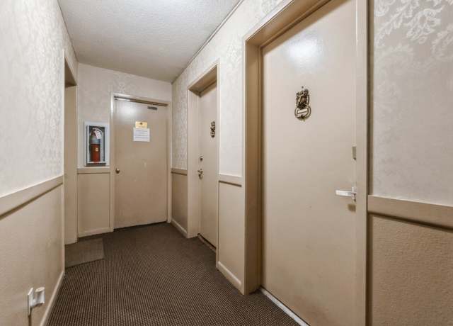 Property at 9523 University Ave #3, Clive, IA 50325, 1 bed, 1 bath