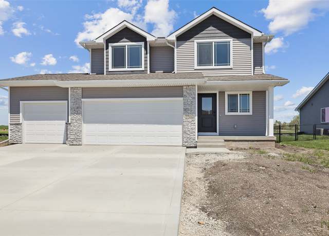 Property at 2208 White Oak Ln, Granger, IA 50109, 4 beds, 2.5 baths