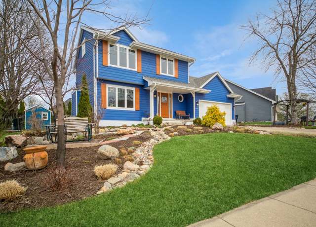 Property at 8041 Dellwood Dr, Urbandale, IA 50322, 4 beds, 3.5 baths