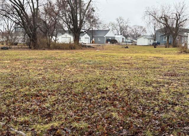 Property at 720 N 9th Ave E, Newton, IA 50208