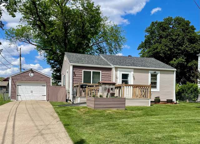 Property at 2012 S 3rd Ave E, Newton, IA 50208, 2 beds, 2 baths