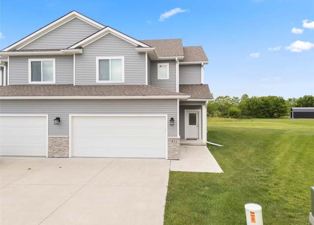 Property at 832 Kinney Cir NE, Bondurant, IA 50035, 3 beds, 2.5 baths