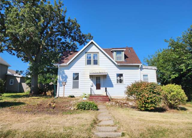 Property at 210 N 4th Ave, Marshalltown, IA 50158, 3 beds, 2 baths