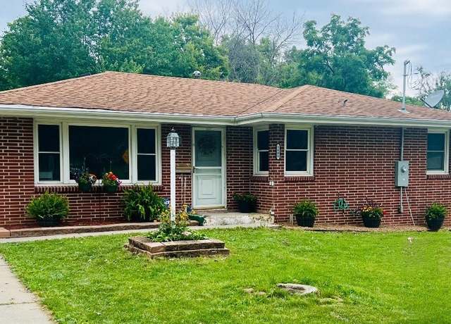 Property at 3400 Fairlane Dr, Des Moines, IA 50315, 3 beds, 2 baths