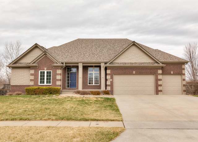 Property at 15305 Oakwood Dr, Urbandale, IA 50323, 5 beds, 4.5 baths