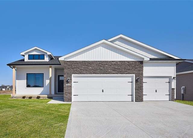 Property at 3025 Darling Rd, Waukee, IA 50263, 3 beds, 2.5 baths