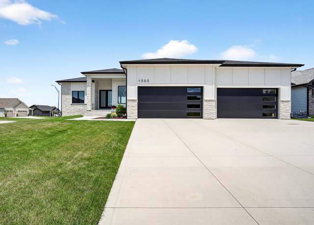 Property at 1305 NW 28th St, Grimes, IA 50111, 5 beds, 3 baths