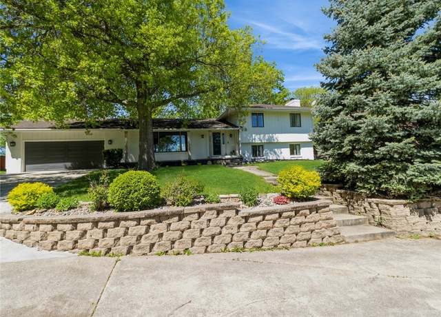 Property at 1805 Country Club Rd, Indianola, IA 50125, 3 beds, 3 baths