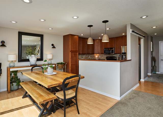Property at 1403 93rd St, West Des Moines, IA 50266, 3 beds, 3.5 baths