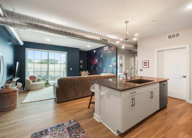 Property at 450 SW 7th St #202, Des Moines, IA 50309, 2 beds, 2 baths