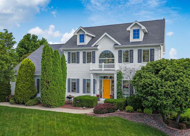 Property at 8935 Lyndhurst Dr, Johnston, IA 50131, 4 beds, 2.5 baths