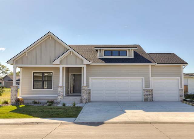 Property at 7011 Lincoln Cir, Johnston, IA 50131, 5 beds, 3 baths