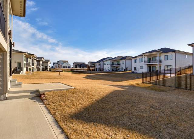 Property at 5015 149th Ct, Urbandale, IA 50323, 5 beds, 3 baths