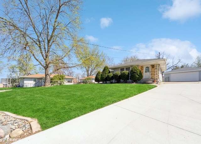 Property at 216 NE Circle Dr, Grimes, IA 50111, 5 beds, 2 baths
