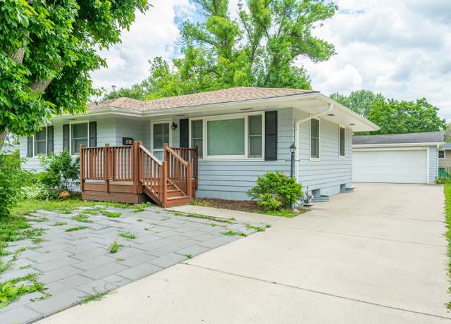 Property at 3214 Brinkwood Rd, Des Moines, IA 50310, 3 beds, 1 bath