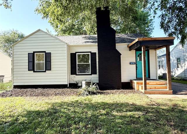 Property at 2915 E Walnut St, Des Moines, IA 50317, 3 beds, 1.5 baths