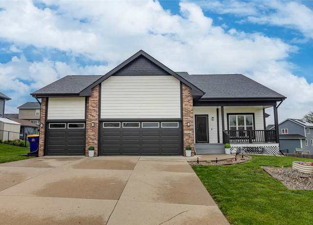 Property at 1504 W Jackson Ave, Indianola, IA 50125, 3 beds, 3 baths