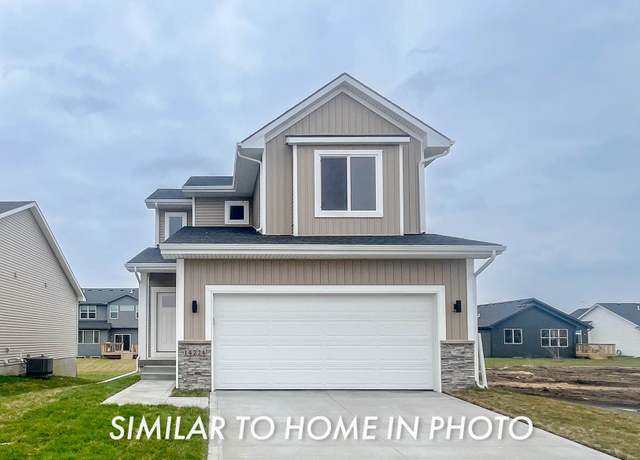 Property at 5684 Brook View Ave, Des Moines, IA 50317, 3 beds, 2.5 baths