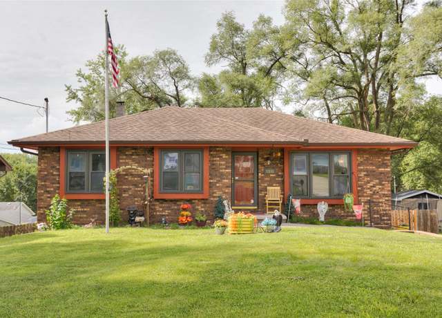 Property at 1036 Titus Ave, Des Moines, IA 50315, 4 beds, 2 baths