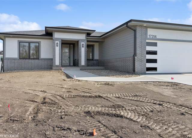 Property at 17314 Springbrook Trl, Urbandale, IA 50323, 5 beds, 3.5 baths