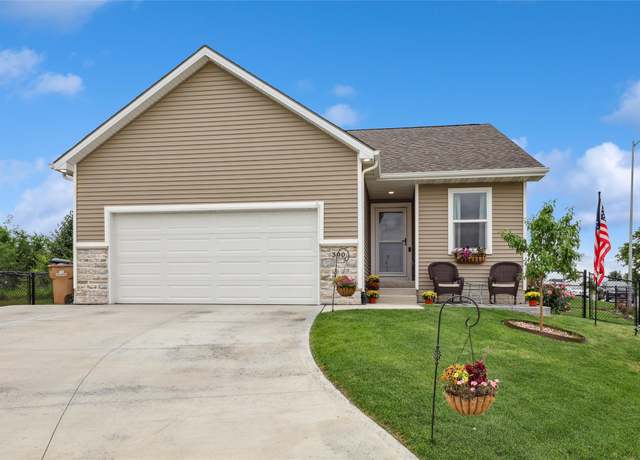 Property at 390 Commons Dr, Carlisle, IA 50047, 4 beds, 2.5 baths