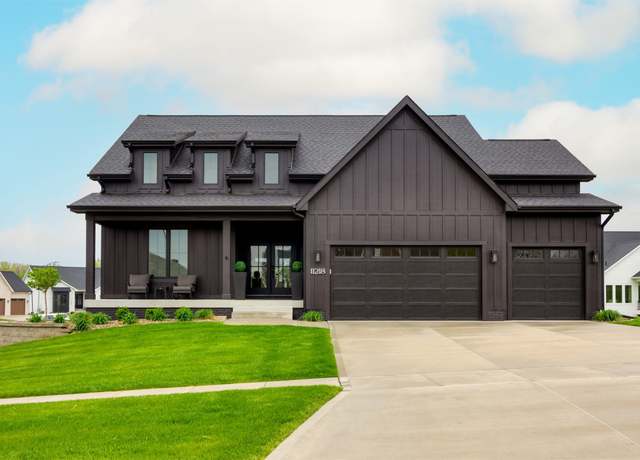 Property at 11218 Westport Dr, West Des Moines, IA 50266, 5 beds, 3 baths