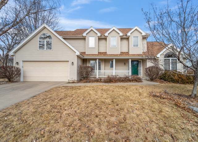 Property at 9411 Goodman Cir, Urbandale, IA 50322, 4 beds, 3.5 baths