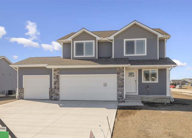 Property at 2904 3rd Ave SW, Altoona, IA 50009, 4 beds, 2.5 baths