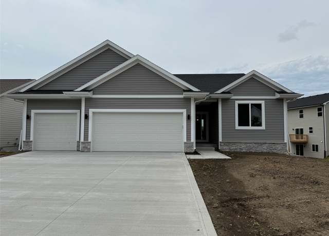 Property at 1020 2nd St NE, Altoona, IA 50009, 4 beds, 4 baths