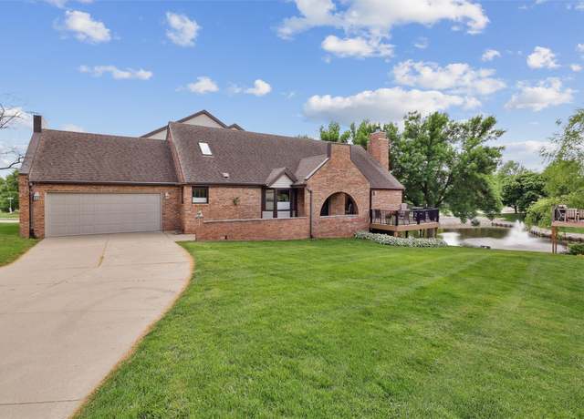 Property at 668 58th St #4, West Des Moines, IA 50266, 2 beds, 2.5 baths