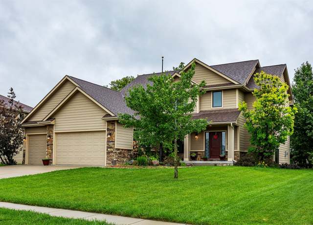 Property at 8700 Wooded Point Dr, Johnston, IA 50131, 5 beds, 4.5 baths
