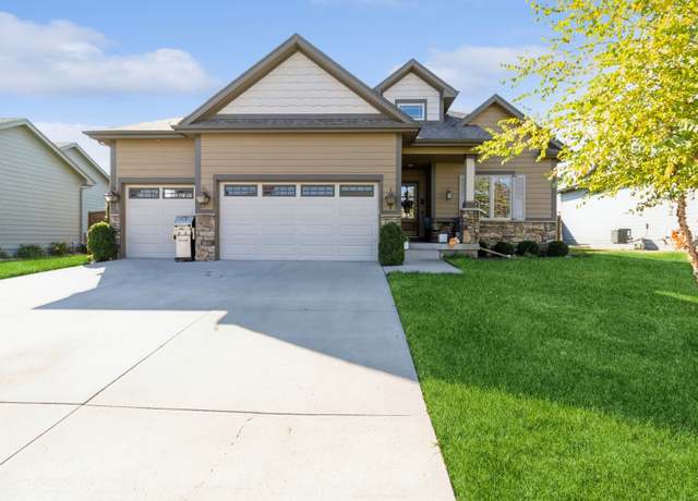 Property at 780 NE Bowman Dr, Waukee, IA 50263, 4 beds, 3 baths