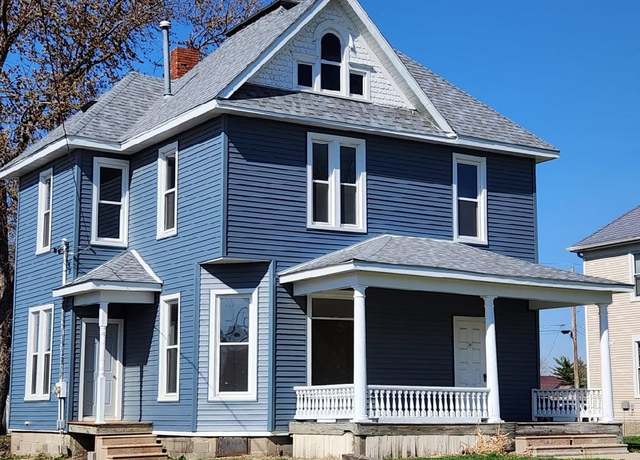 Property at 412 S 2nd Ave E, Newton, IA 50208, 4 beds, 2 baths