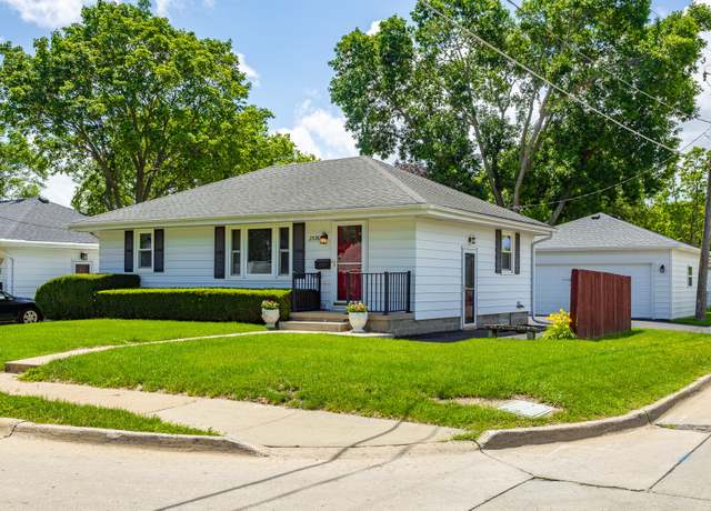 Property at 2536 E 41st Ct, Des Moines, IA 50317, 3 beds, 1 bath