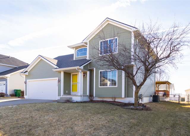 Property at 920 15th St SE, Altoona, IA 50009, 3 beds, 3.5 baths