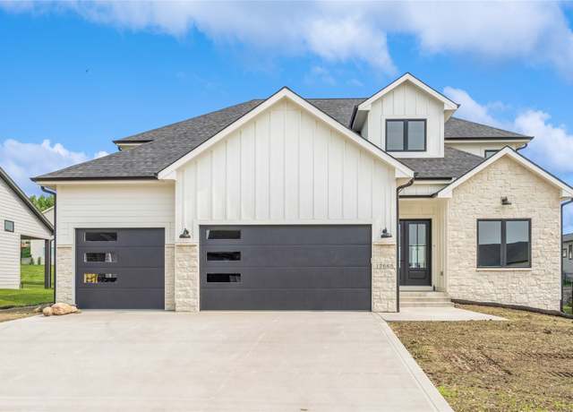 Property at 17665 Hammontree Dr, Clive, IA 50325, 4 beds, 4 baths