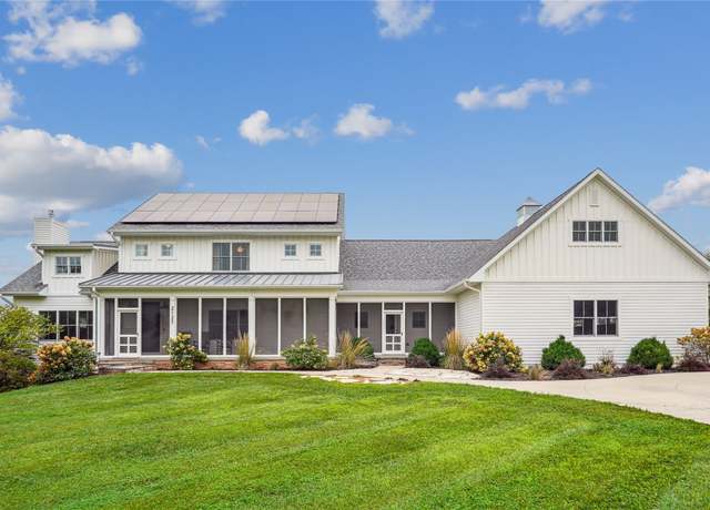 Property at 2123 Idaho Dr, Pella, IA 50219, 4 beds, 3.5 baths
