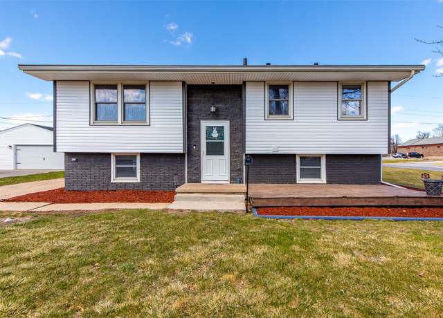 Property at 115 9th St SE, Altoona, IA 50009, 3 beds, 1.5 baths