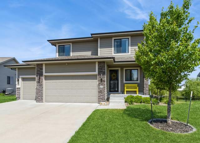Property at 516 NW 31st St, Ankeny, IA 50023, 5 beds, 3.5 baths