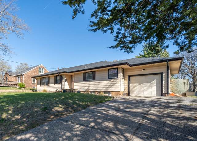 Property at 715 Shawnee Ave, Des Moines, IA 50313, 2 beds, 1 bath