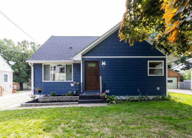 Property at 4133 9th St, Des Moines, IA 50313, 3 beds, 1 bath