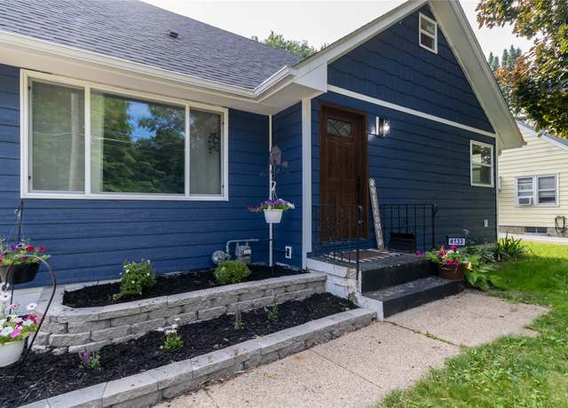 Property at 4133 9th St, Des Moines, IA 50313, 3 beds, 1 bath