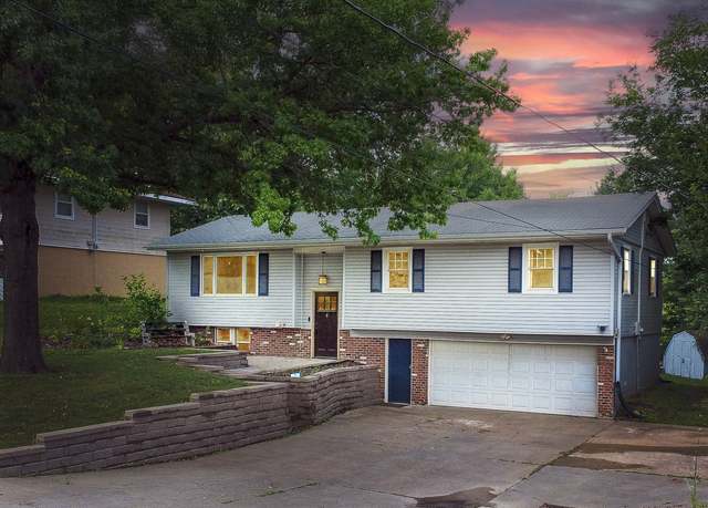 Property at 1018 S 5th St, Knoxville, IA 50138, 4 beds, 2 baths