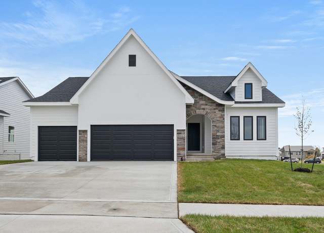 Property at 4645 180th St, Urbandale, IA 50323, 4 beds, 3 baths